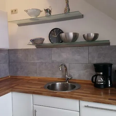 Mit 2 Schlafzimmern Und Parkplatz Apartmán *