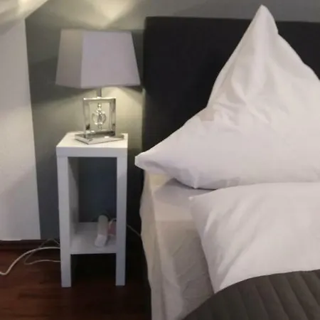 Mit 2 Schlafzimmern Und Parkplatz *